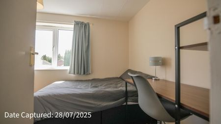 37 Eastfield Crescent - Photo 4