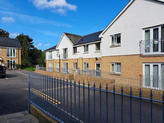 2 bedroom flat to rent - Photo 1