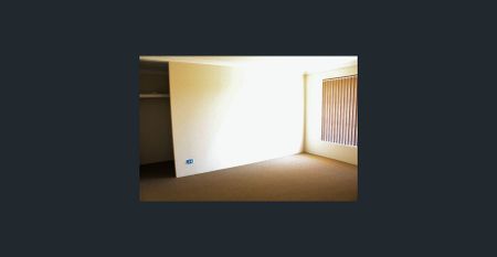 4 x 2 family home in great location - Photo 3