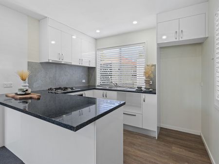 Modern 2-Bedroom Granny Flat with Fully Fenced Yard! - Photo 3