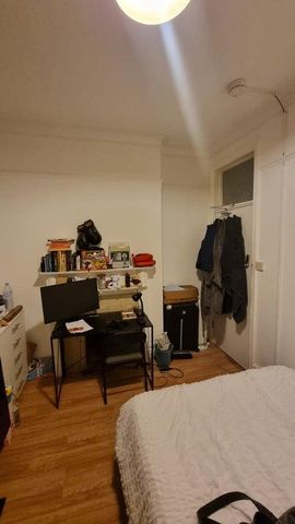 1 bedroom in a flat share to rent - Photo 3