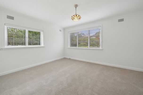 SPACIOUS 2 BEDROOM IN CENTRAL LOCATION - Photo 1