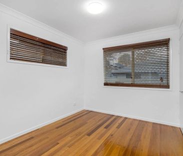 Comfort, Convenience & Modern Family Living - Photo 2