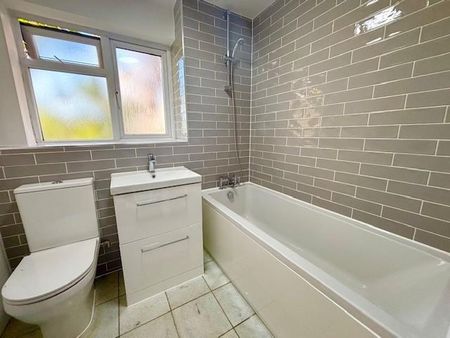 2 bedroom flat to rent - Photo 5