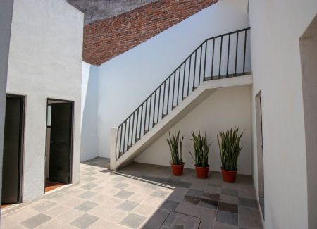 RENTA de Majestuosa Casona en una de las principales avenidas del Centro Histórico de Querétaro - Photo 2