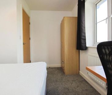 *** STUDENT ROOM TO RENT *** A well-presented double room now avail... - Photo 2