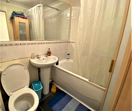 £1,275 PCM, Two Bedroom House with Off-Road Parking and Enclosed Garden in Waterhouse Drive, Grangetown, Cardiff, CF11 8AY - Photo 5