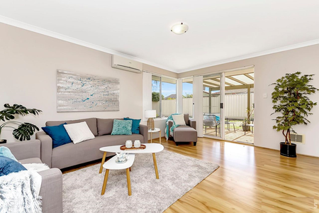 Gorgeous 4 x 2 Home ! - Photo 2