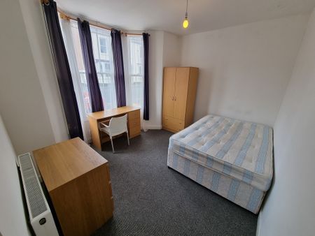 7 Bed Student Accommodation - Photo 3