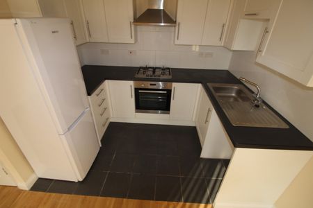 1 bed Apartment - To Let - Photo 4