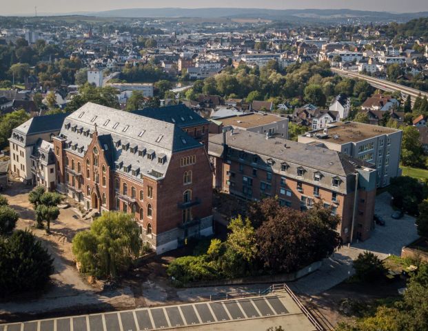 Stilvolle 2 Zimmerwohnung mit Dachterrasse im historischen Kloster von Limburg! - Photo 1