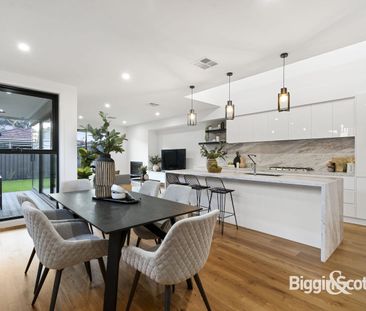 High-End Luxury - Townhouse in Family Orientated Location! - Photo 6