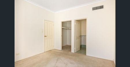 Lovely Townhouse - Photo 3