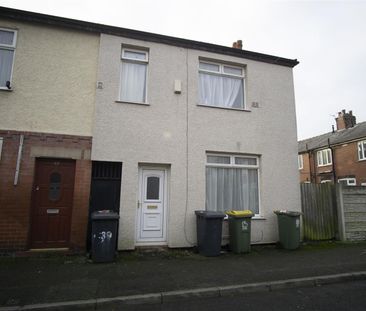 3 Bed House to Let on Calverley Street, Preston - Photo 5