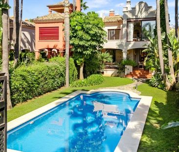 Luxury Semidetached House for rent in Nueva Andalucia, Spain - Photo 1