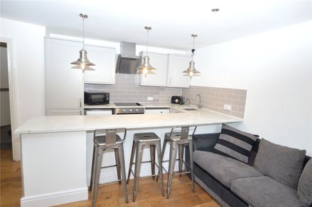 3 bedroom apartment to rent High Street, Wivenhoe, Colchester, Essex, CO7 - Photo 3