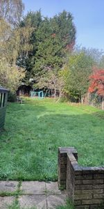 Elgar Avenue - Photo 3