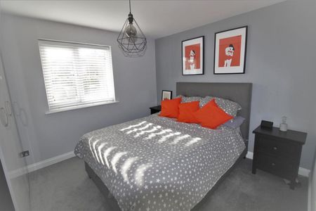 2 bedroom Flat To Let - Photo 4