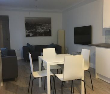 5 Bed Semi-Detached House, Broadlands Road, SO17 - Photo 6