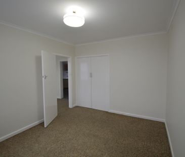 Freshly Painted 2 Bedroom Unit - Photo 2