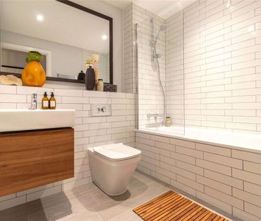 An exemplary apartment, meticulously designed and luxuriously appoi... - Photo 5