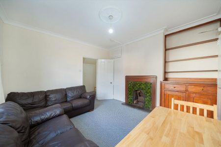 2 bedroom maisonette to rent - Photo 5