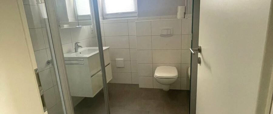 Zentrumsnah wohnen mit Balkon und Fahrstuhl! 3-Zimmer-Wohnung in Leer-Loga! - Foto 1