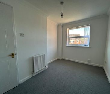 2 bedroom end of terrace house to rent - Photo 2