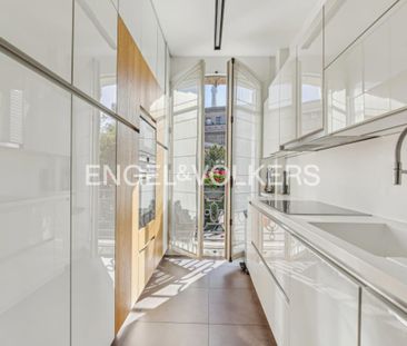 Location Appartement 6 pièces 204m² PARIS 16 75116 - Photo 4