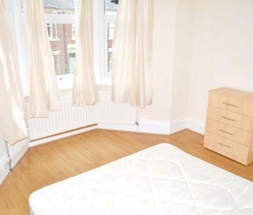 2 Bed - Simonside Terrace, Heaton - Photo 4