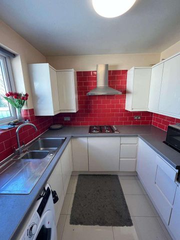 1 bedroom in a house share to rent - Photo 2