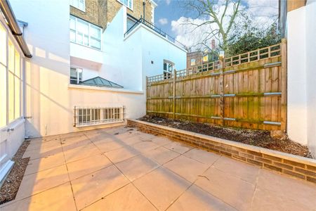 A studio flat boasting a conservatory-style reception room leading to a private patio garden. - Photo 5