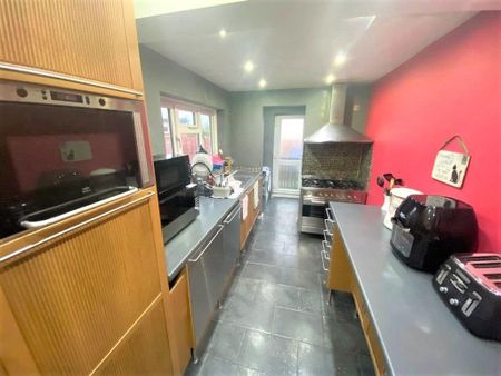 4 bedroom terraced house to rent - Photo 2