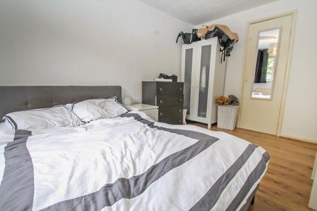 2 bedroom semi-detached house to rent - Photo 4