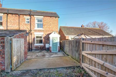 2 bedroom end of terrace house to rent - Photo 4