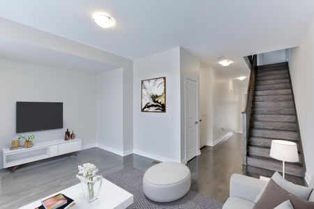 For Lease - 101 Glengarry Crescent, Vaughan, Ontario - Photo 2