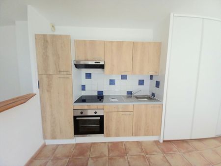 SAINT CHAMAS CENTRE VILLE APPARTEMENT T1, - Photo 5