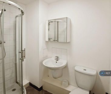 4 bedroom flat to rent - Photo 6