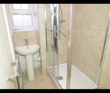 4 Bed Flat, Monkton House, E5 - Photo 5