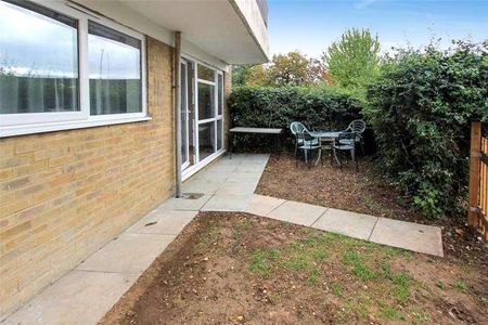 Ryedene Place, Basildon, Essex, SS16 - Photo 2