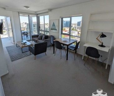 1 Bed & Bath + 1Study + 1 Park Corner Room - Photo 2