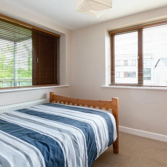 Rooms for rent in a 3-bedroom apartment in Lucan, Dublin - Photo 1