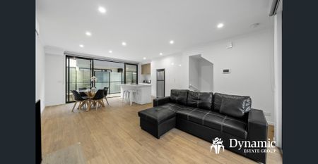 3 Bed 2.5 Bath 2 Garage - unit 5- Fully Furnished - Photo 3