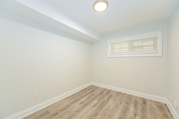 For Lease - 43 Hays Boulevard Unit# 2, Oakville, Ontario - Photo 1