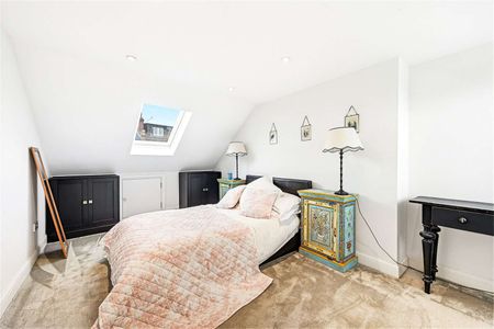 A stunning upper maisonette in a great Fulham location. - Photo 4
