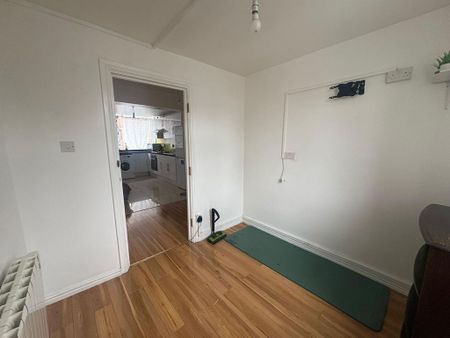 2 bedroom flat to rent - Photo 4