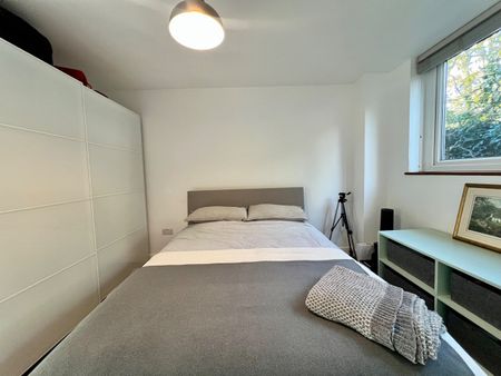 1 Bed Flat, Hervey Road, SE3 - Photo 3