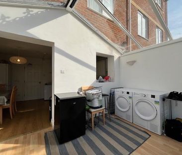 1 bedroom in a house share to rent - Photo 3