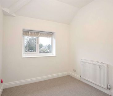 A stylish, recently renovated four bedroom house with home office i... - Photo 5