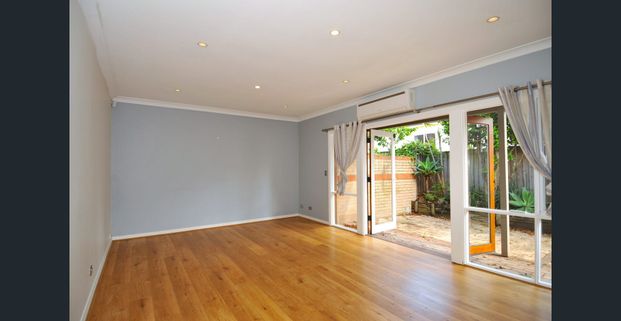 North-facing well maintained 3-bedroom townhouse - Photo 1